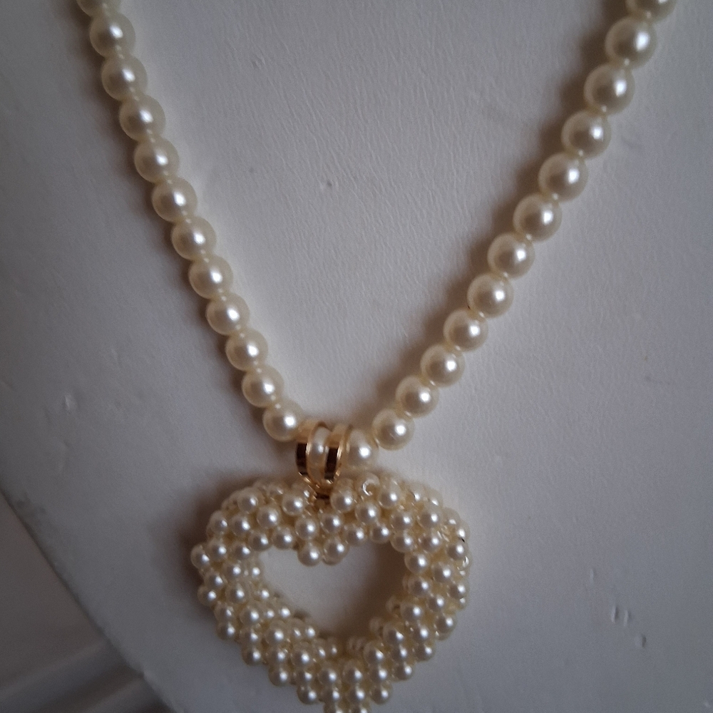 Elegant Pearl Heart Necklace